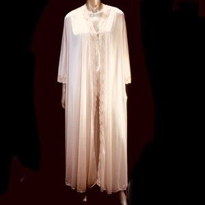 Vtg Val Mode Lace Robe